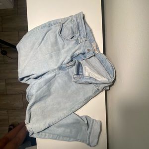Vintage Levi’s mom jeans